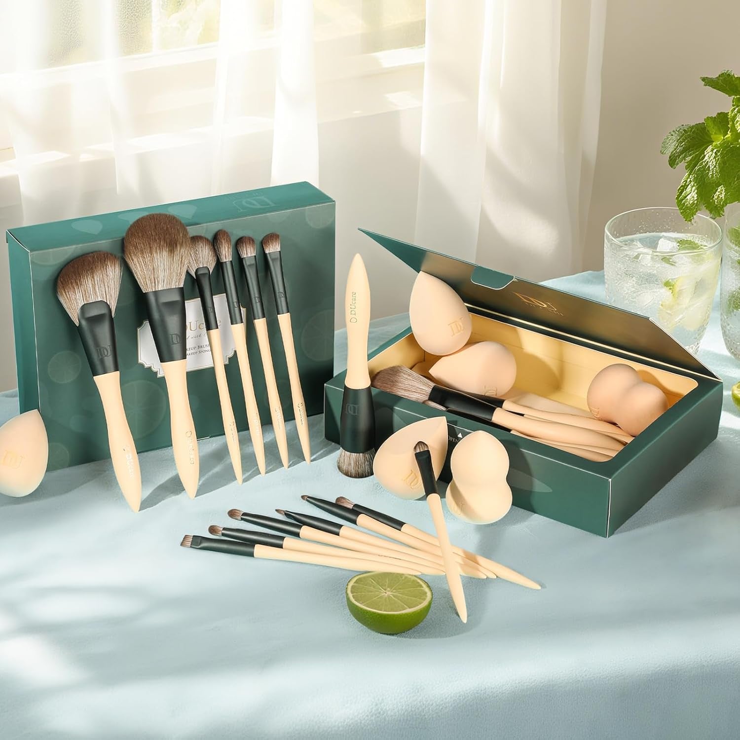 Makeup Gift Set 18Pcs,With 14Pcs Makeup Brush Set 3Pcs Makeup Sponges 1PC Cosmetic Bag for Foundation Blending Powder Blush Concealers Eye Shadows